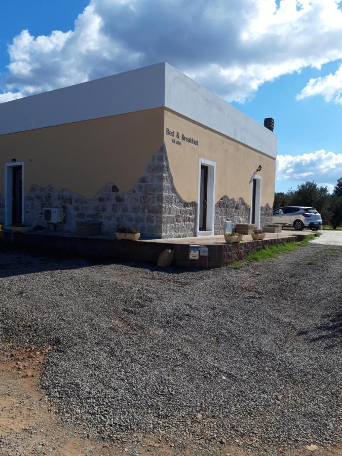 B&B Gli Ulivi SantʼAnna Arresi Exterior foto